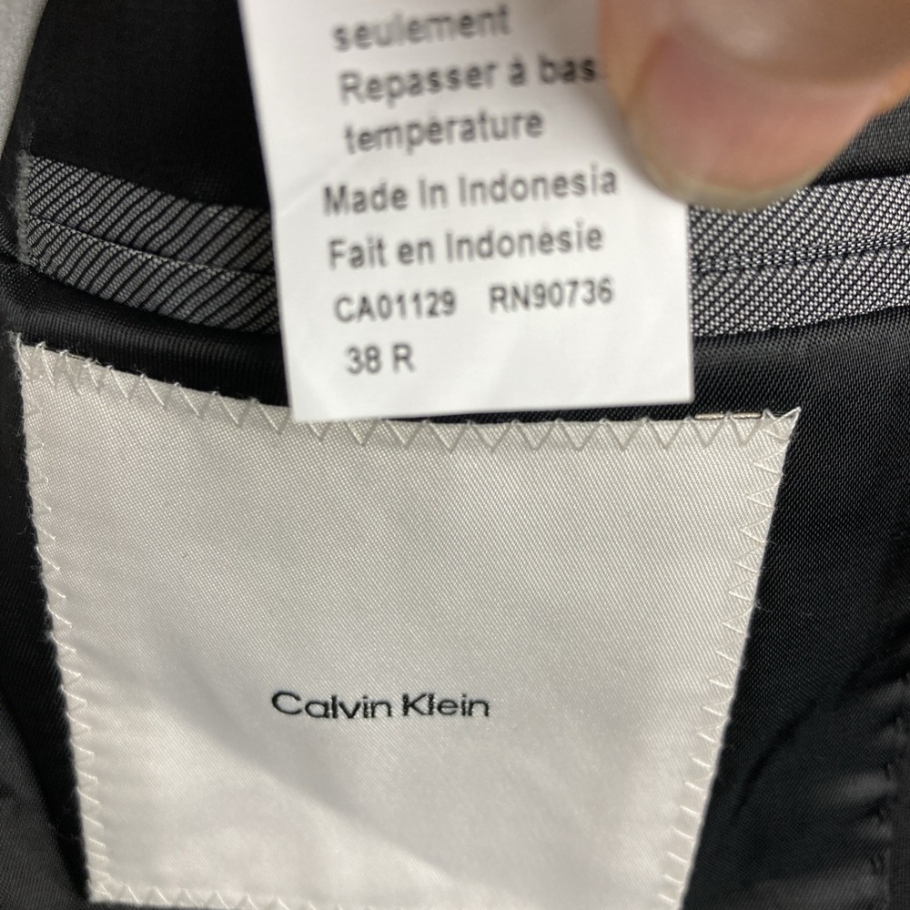 Calvin Klein Mens Slim fit 2-pc Suit Jacket 38R Pants 31W 32L Black Solid Wool - Picture 12 of 16
